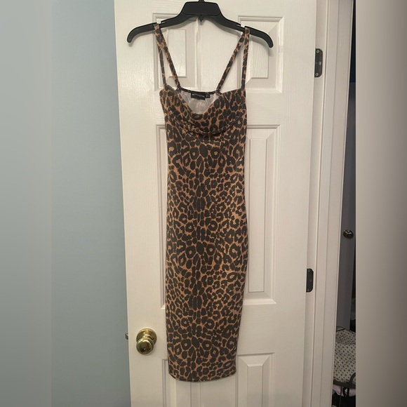 Leopard Print Strappy Cup Detail Midi Dress Pretty Little Thing - Picture 7 of 13